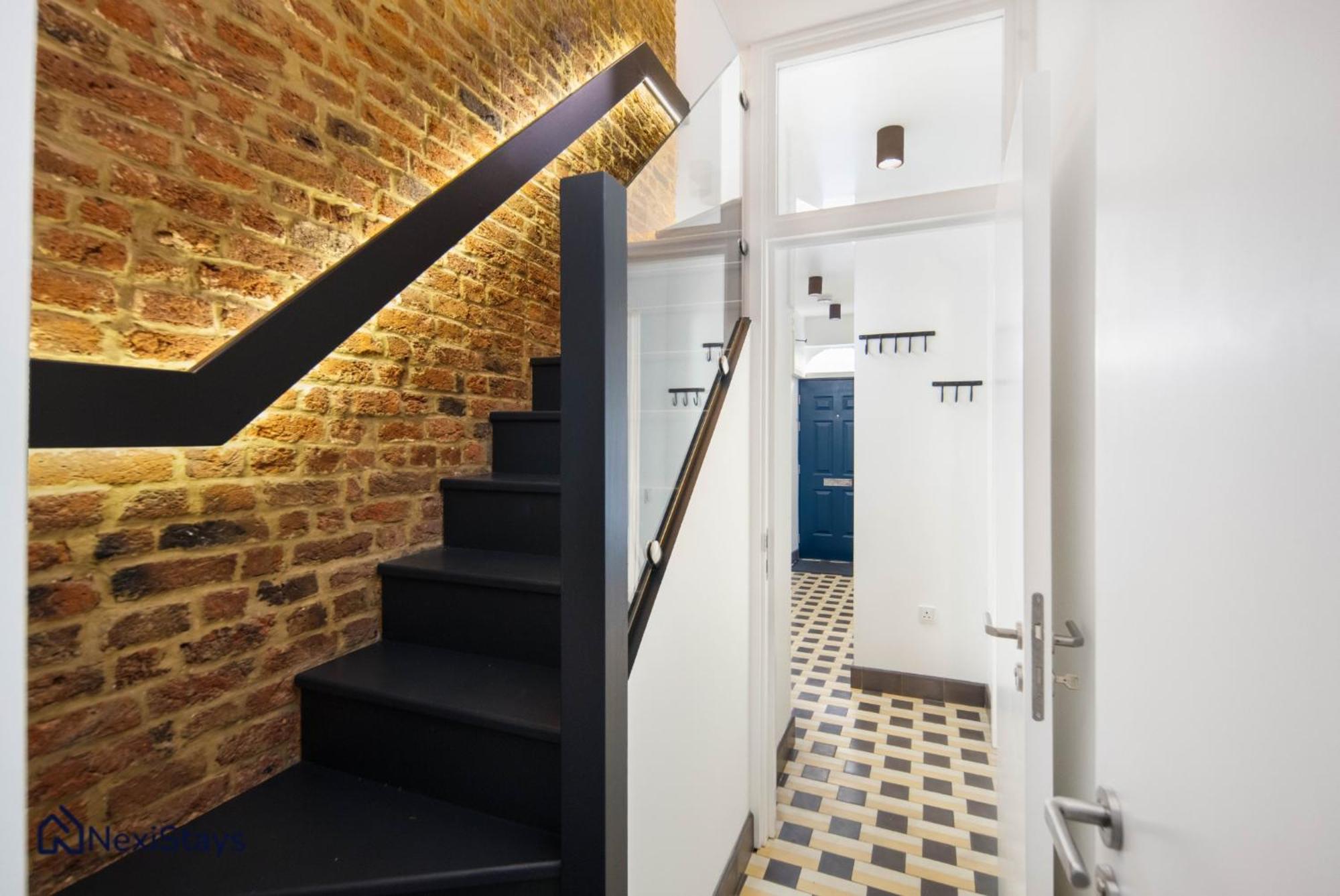 1 Min Walk To Euston Station, Modern Townhouse Apartment Лондон Екстериор снимка