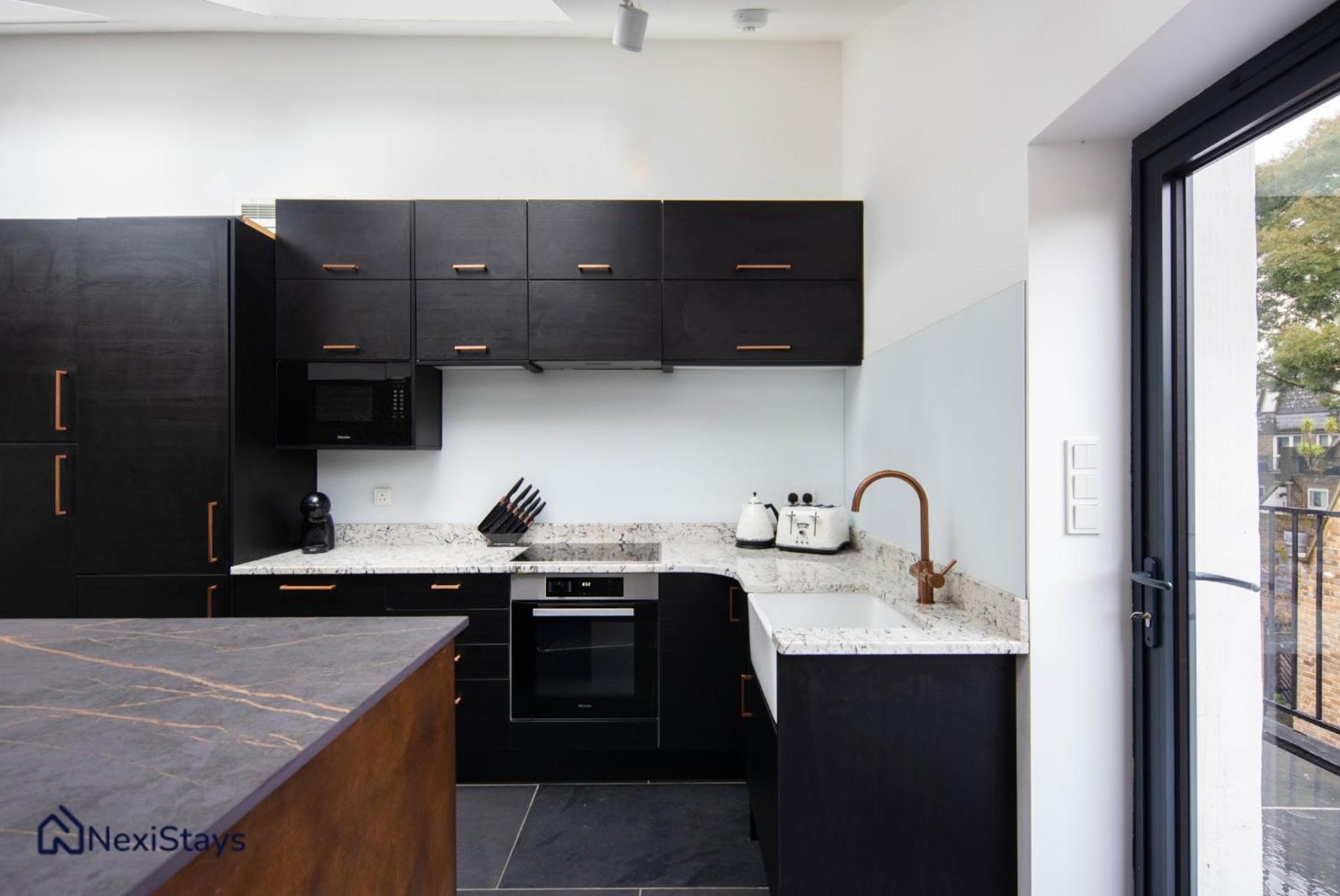 1 Min Walk To Euston Station, Modern Townhouse Apartment Лондон Екстериор снимка