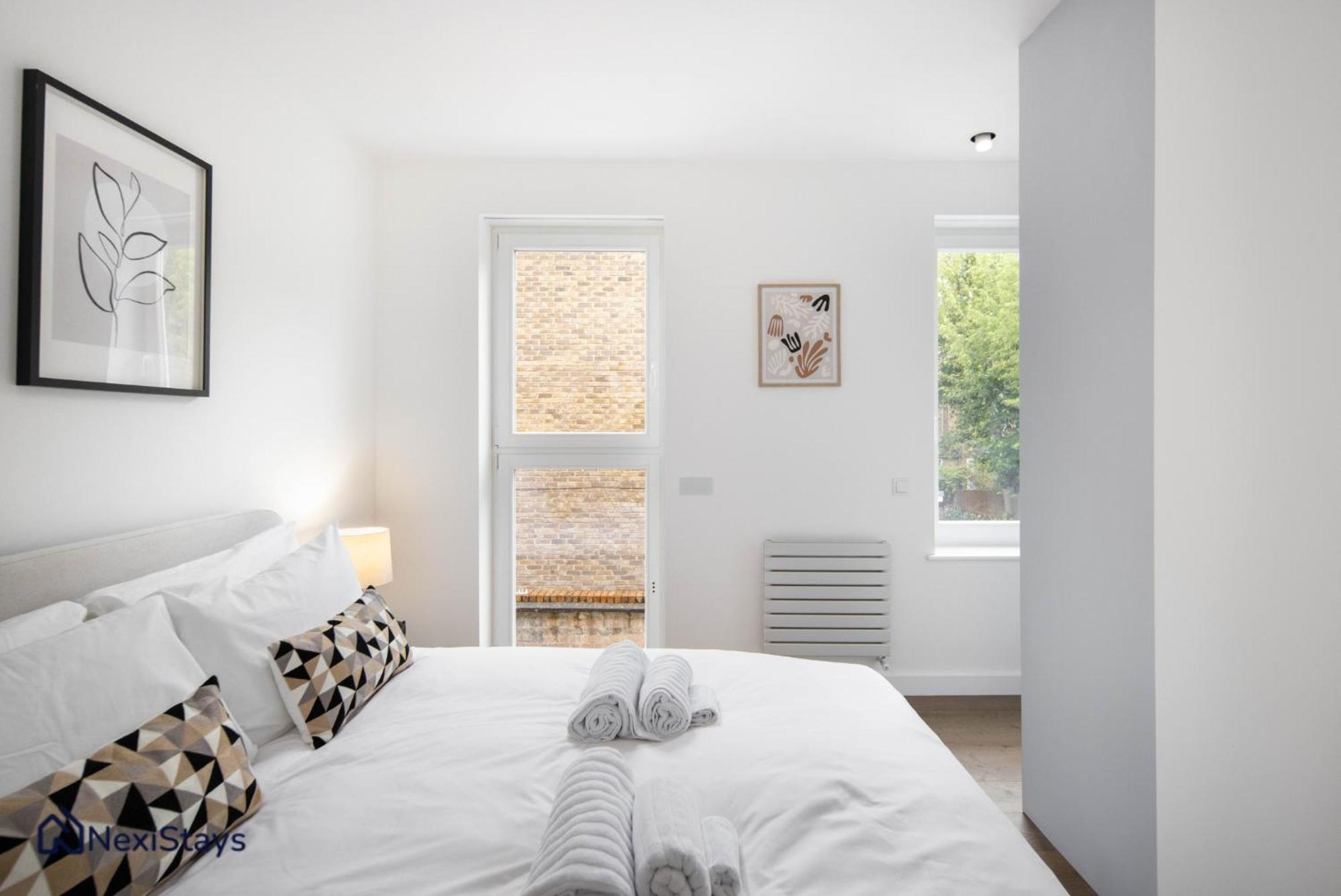 1 Min Walk To Euston Station, Modern Townhouse Apartment Лондон Екстериор снимка