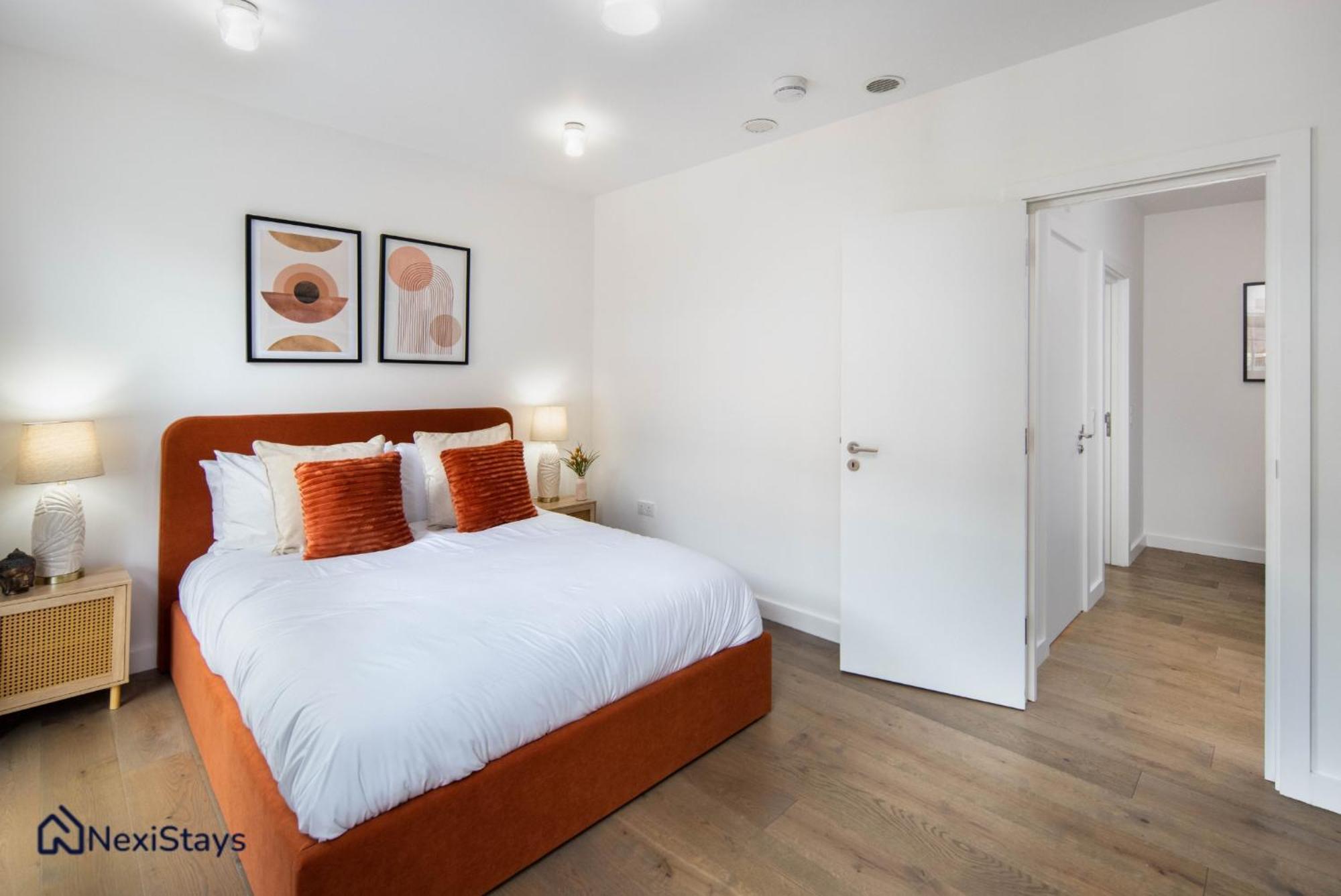 1 Min Walk To Euston Station, Modern Townhouse Apartment Лондон Екстериор снимка