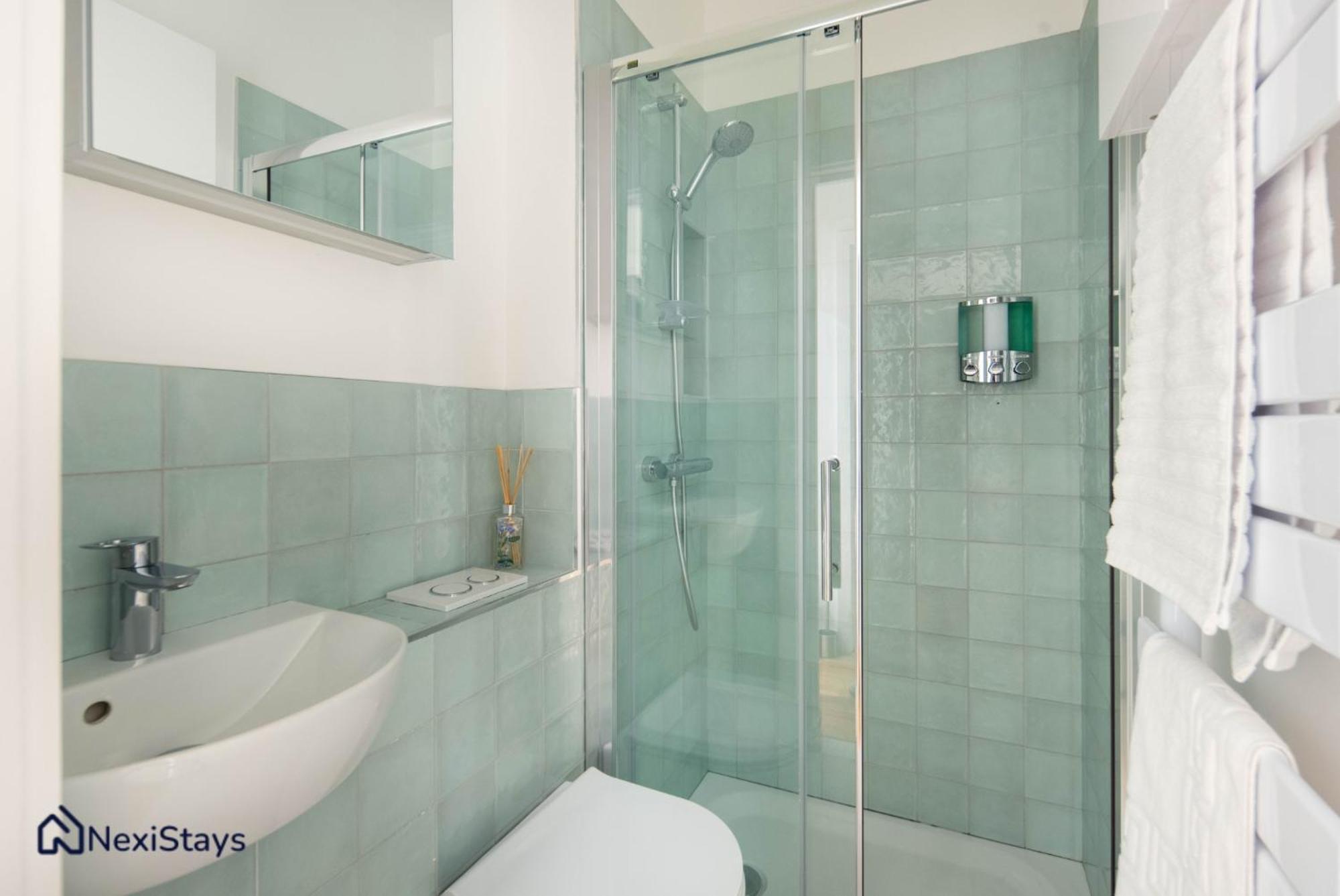 1 Min Walk To Euston Station, Modern Townhouse Apartment Лондон Екстериор снимка